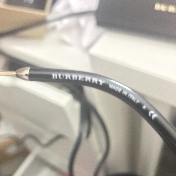 Burberry eyeglasses!! Authentic 100% - Picture 3 of 4